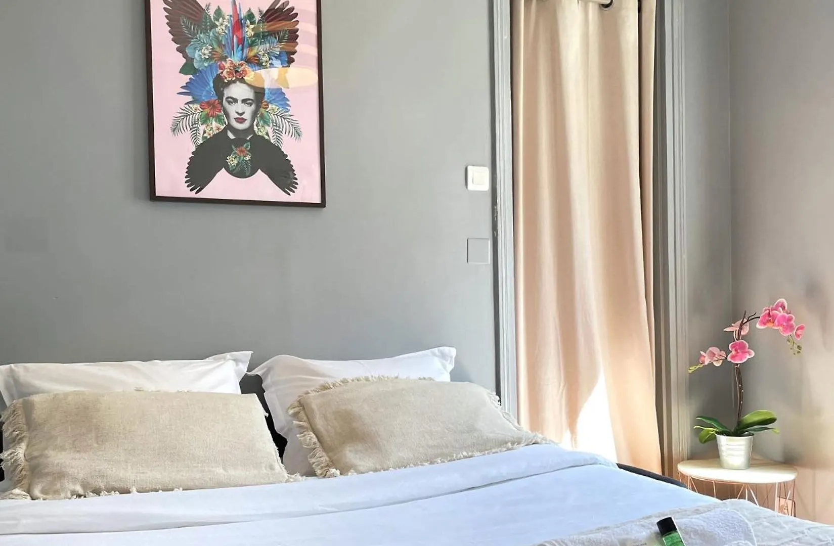 Cosy Studio Near Arc De Triomphe contacts